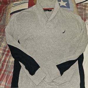 Large Nautica Sweater/sweatshirt soft. Cotton/poly blend in great condition.